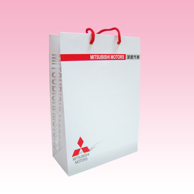 custom white paper gift bags manufacturer with 300gsm art paper