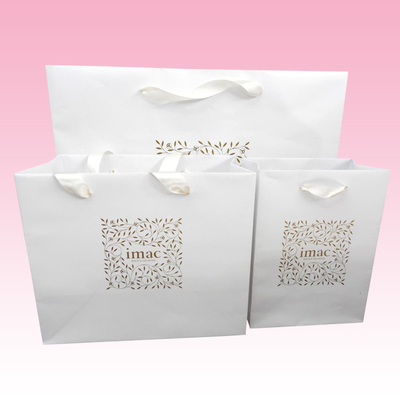 custom white paper gift bags manufacturer with 300gsm art paper