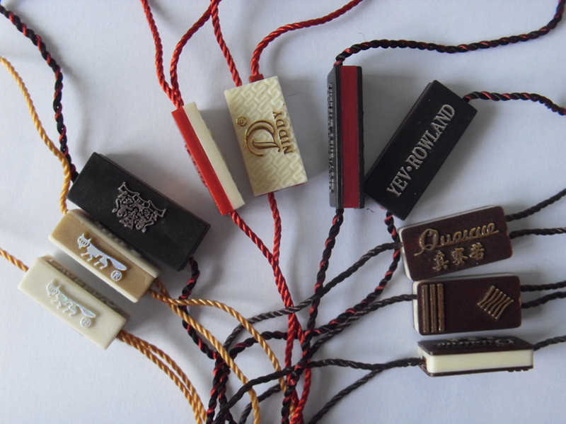 custom plastic hang tags garment seal tags plastic tag on clothes manufacturer